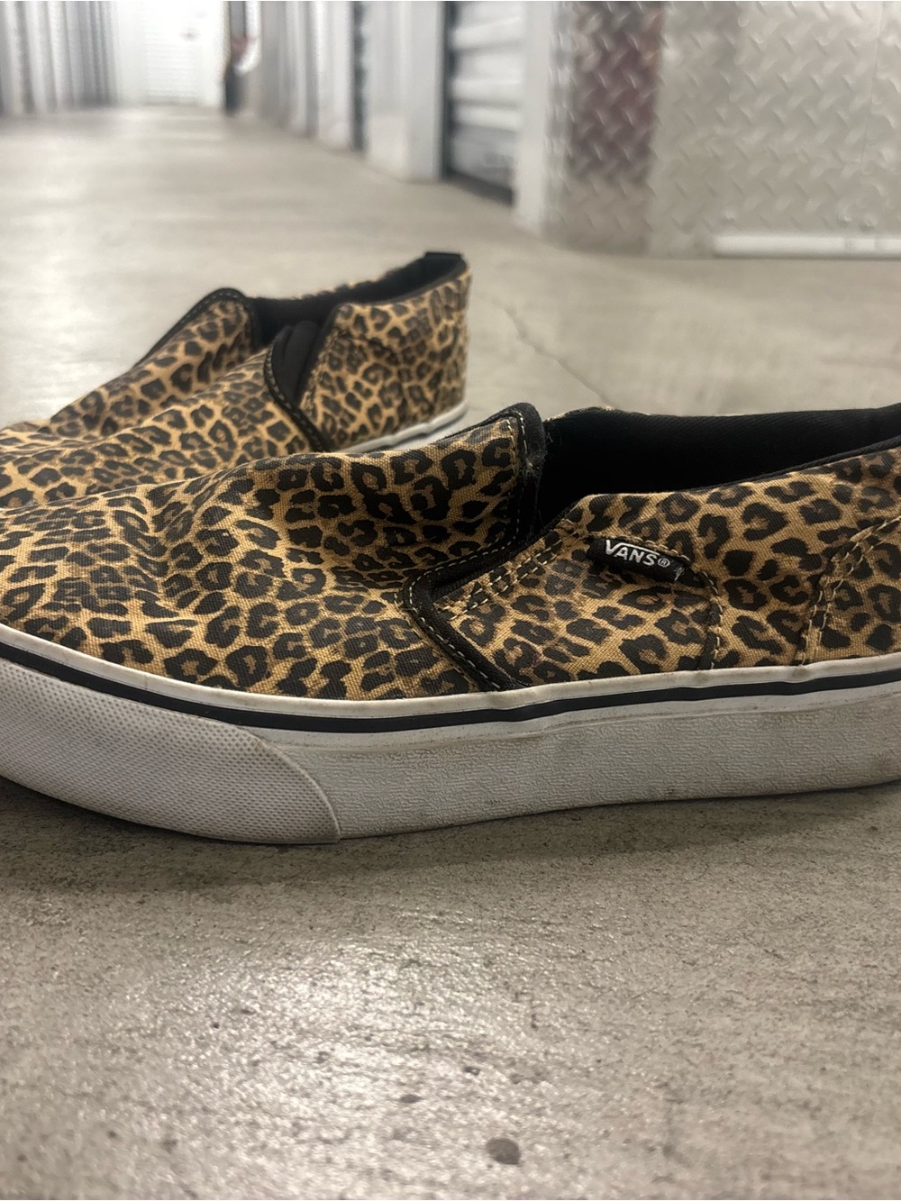 Vans women Slip-On Sneakers in Leopard Print Brown and Black